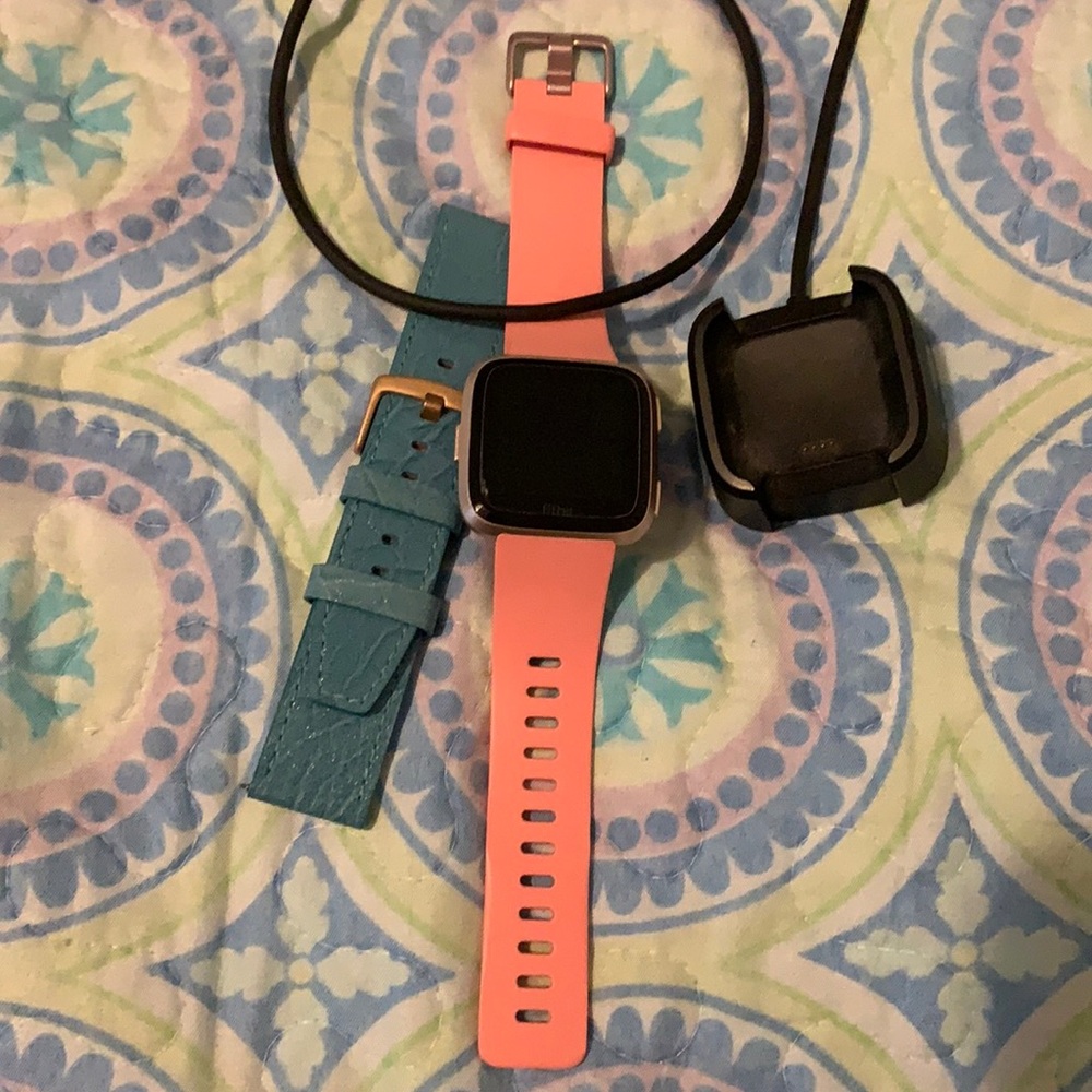 Fitbit Versa - image 1